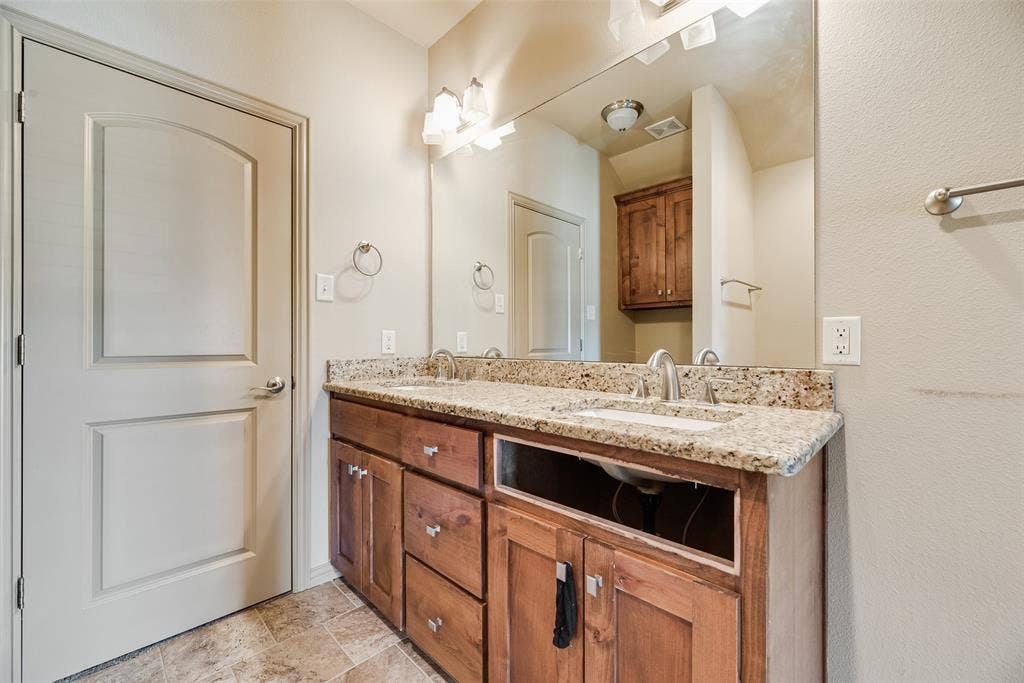 3312 Kari Lane, Greenville, TX 75402 3312 Kari Lane, Greenville, TX 75402