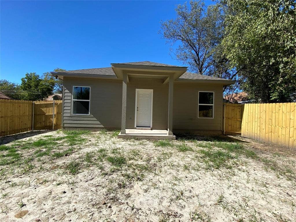2221 Langford Street, Greenville, TX 75401