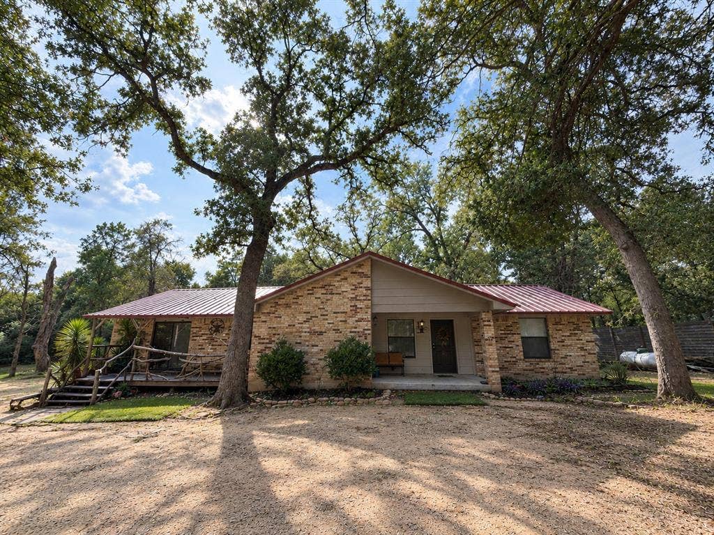 122 Lost Pine Street, Elgin, TX 78621