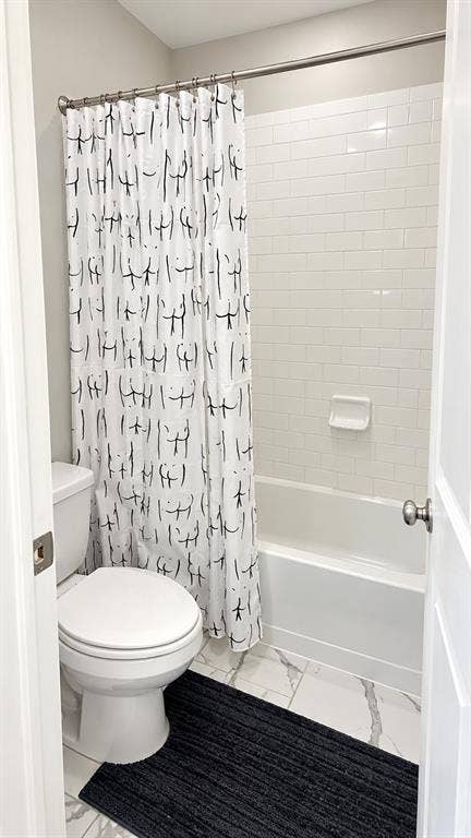301 Delaford Drive, Forney, TX 75126 Shower and tub combo in the secondary bathroom.