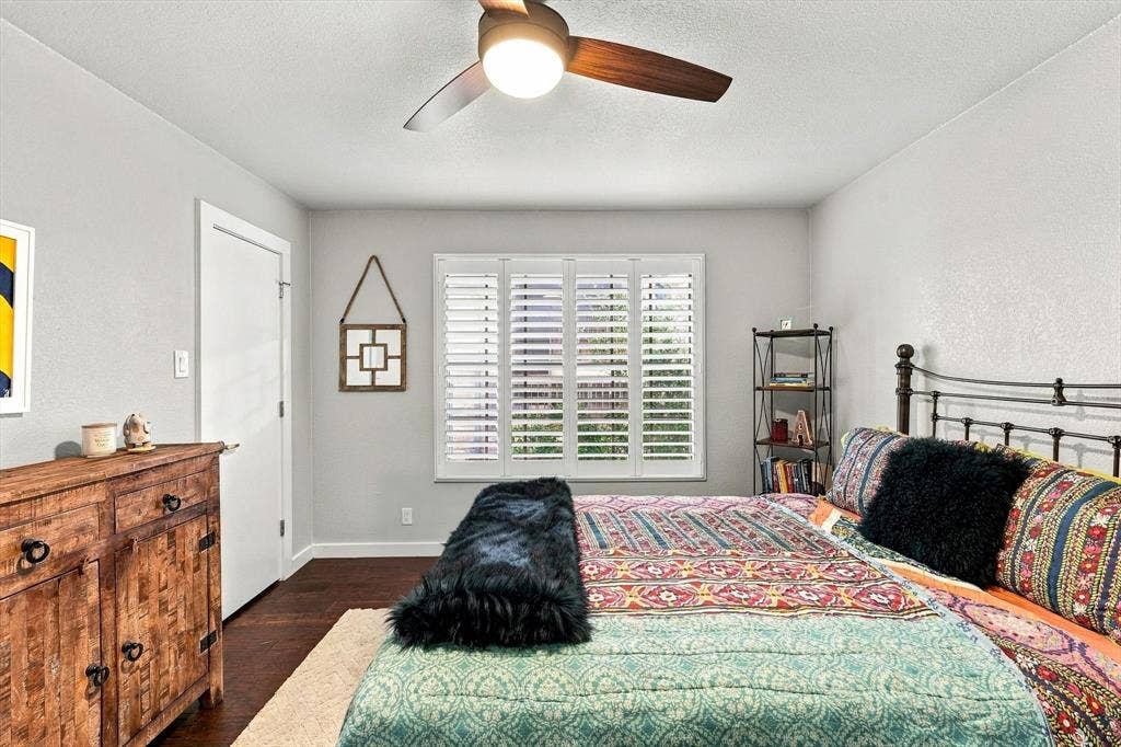 4777 Cedar Springs Road, #9K, Dallas, TX 75219 Wood-finish flooring, plantation shutters, and three-blade ceiling fan with integrated lighting