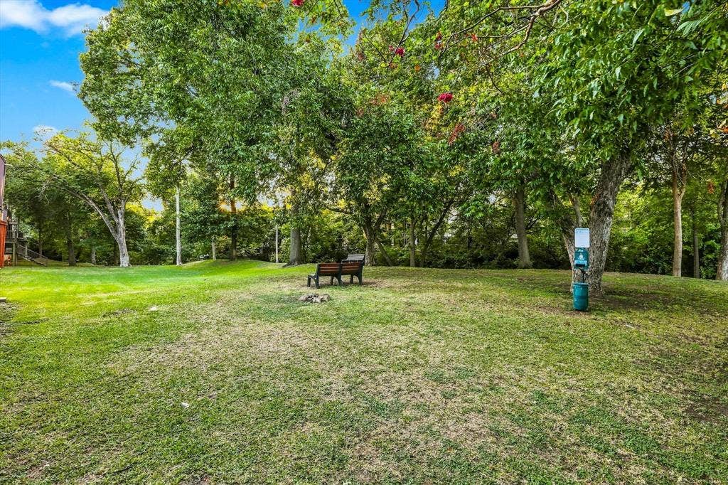 4777 Cedar Springs Road, #9K, Dallas, TX 75219 Expansive backyard featuring mature trees, manicured lawn, and natural scenery