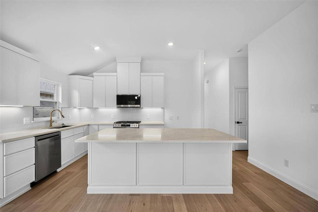 3017 Hibiscus Drive, Garland, TX 75040 3017 Hibiscus Drive, Garland, TX 75040