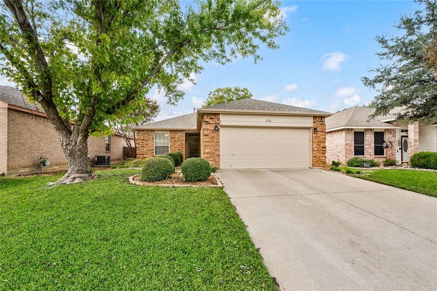 Property photo for 1321 Pine Ridge Road, Roanoke, TX
