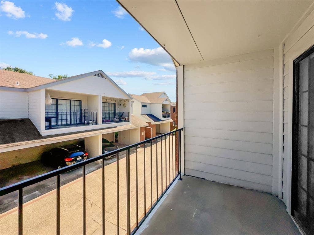 5100 Verde Valley Lane, #277, Dallas, TX 75254 Balcony off of Primary bedroom