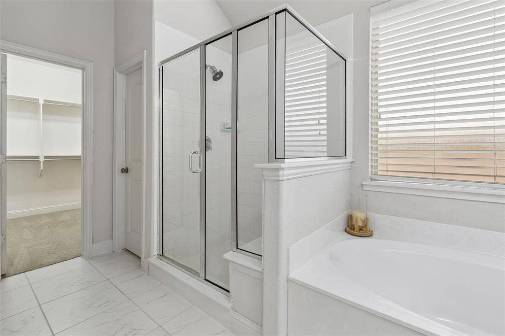 15501 Governors Island Way, Prosper, TX 75078 Separate shower and tub
