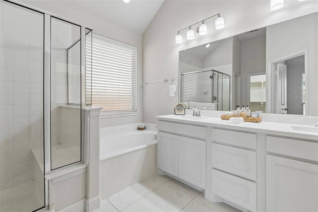 15501 Governors Island Way, Prosper, TX 75078 Dual sinks
