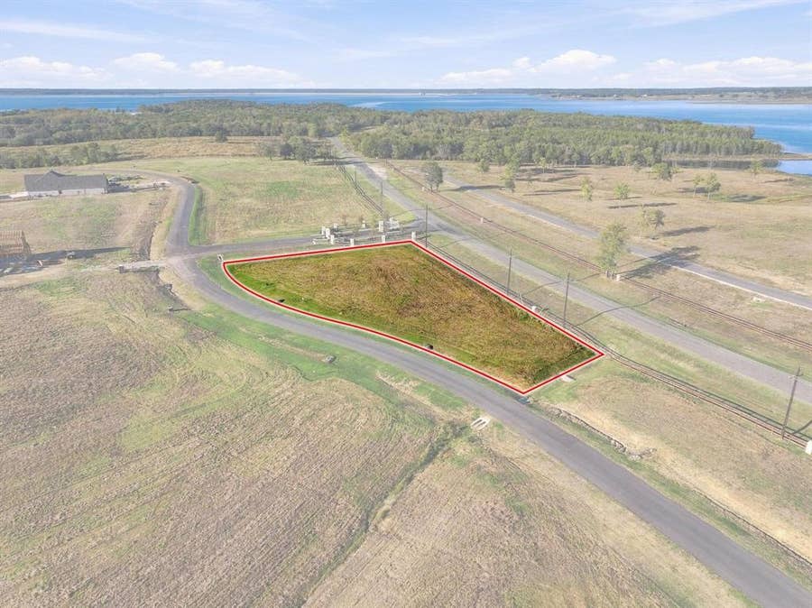 Property photo for 438 Lakeshore Terrace, Windom, TX