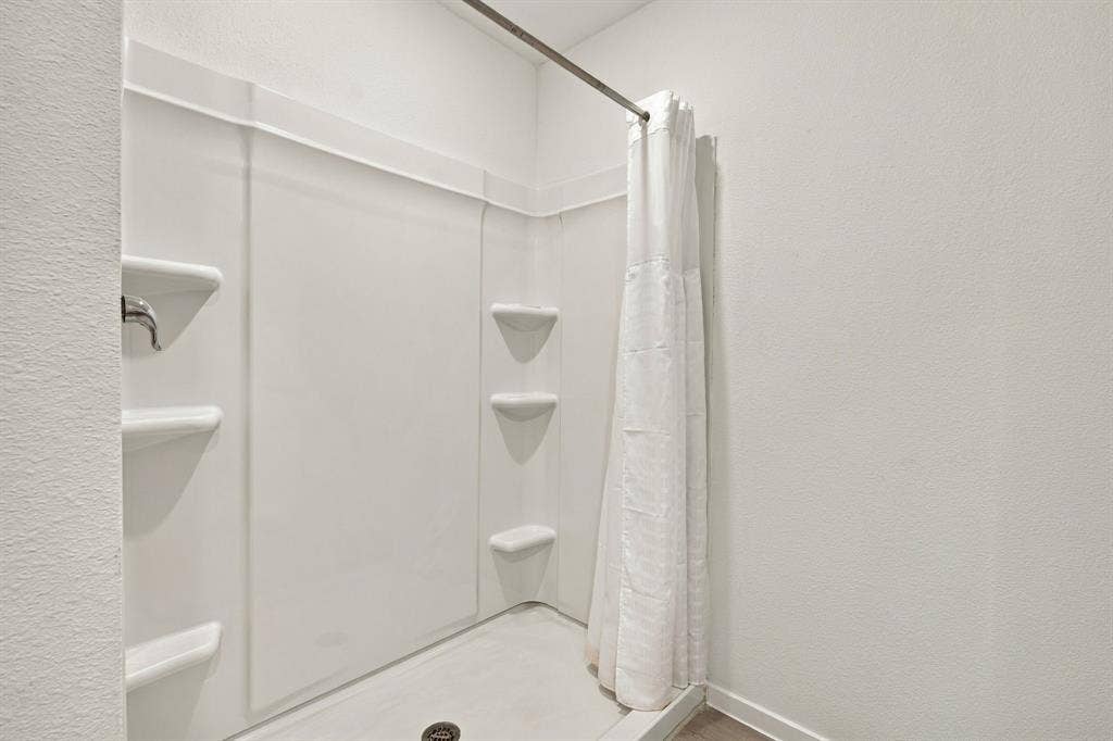 2052 Shady Oaks Drive, Ennis, TX 75119
