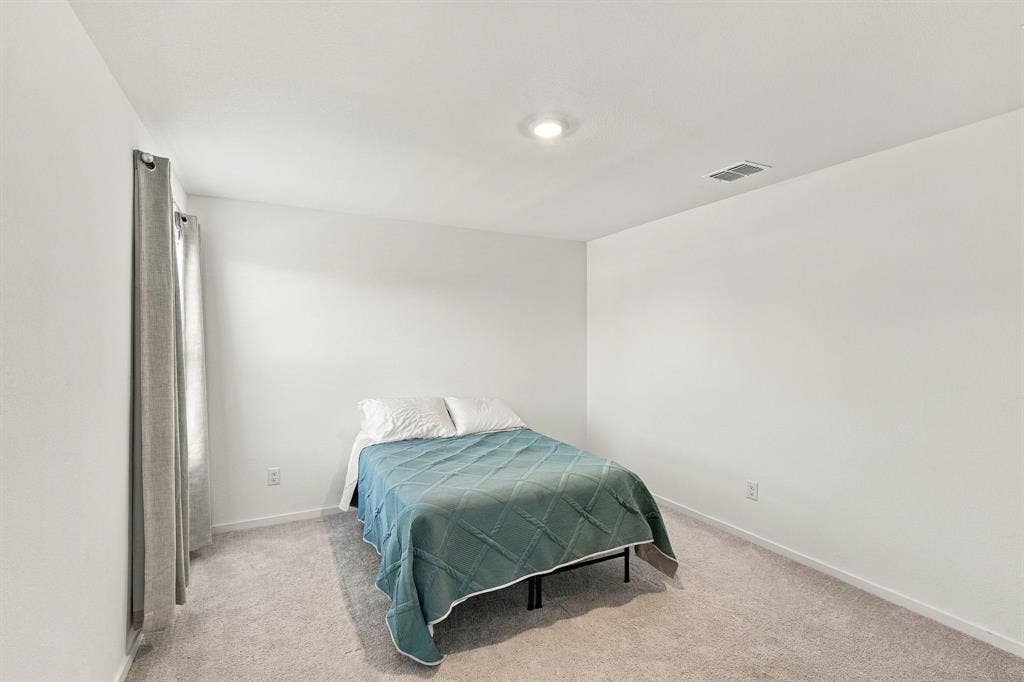 2052 Shady Oaks Drive, Ennis, TX 75119