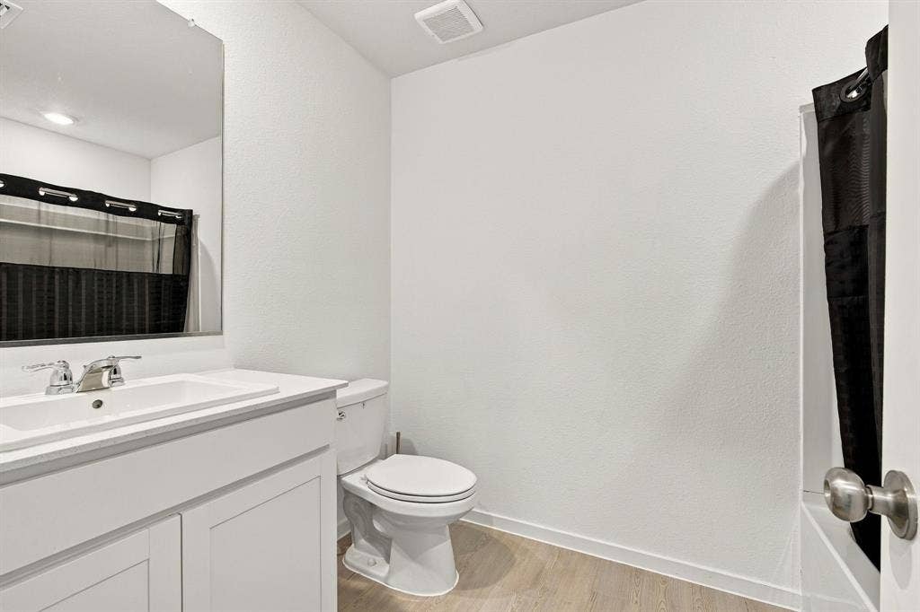 2052 Shady Oaks Drive, Ennis, TX 75119