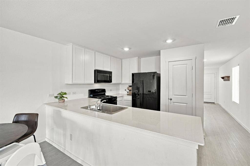 2052 Shady Oaks Drive, Ennis, TX 75119