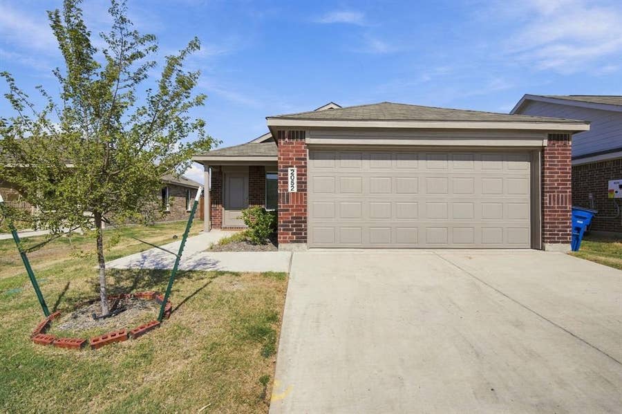 Property photo for 2052 Shady Oaks Drive, Ennis, TX