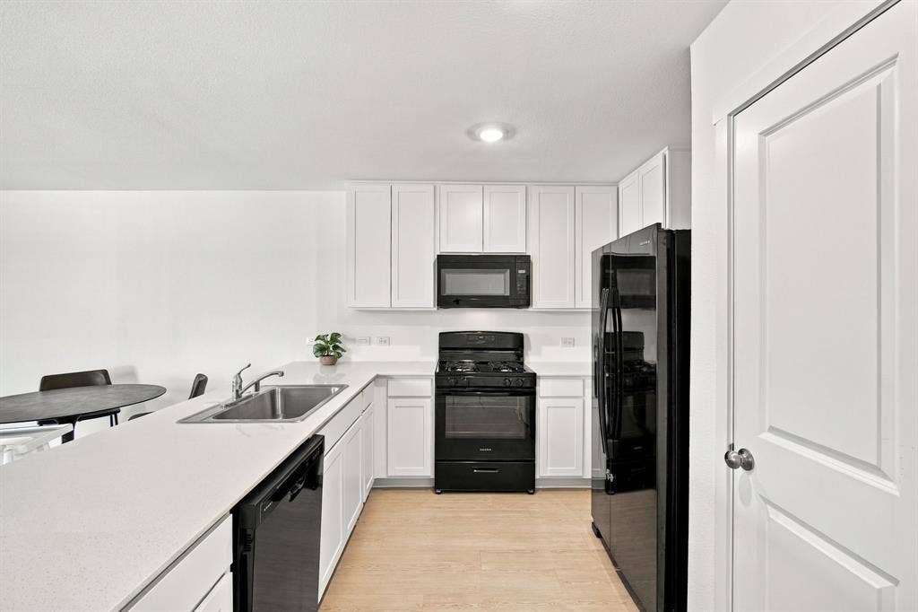 2052 Shady Oaks Drive, Ennis, TX 75119