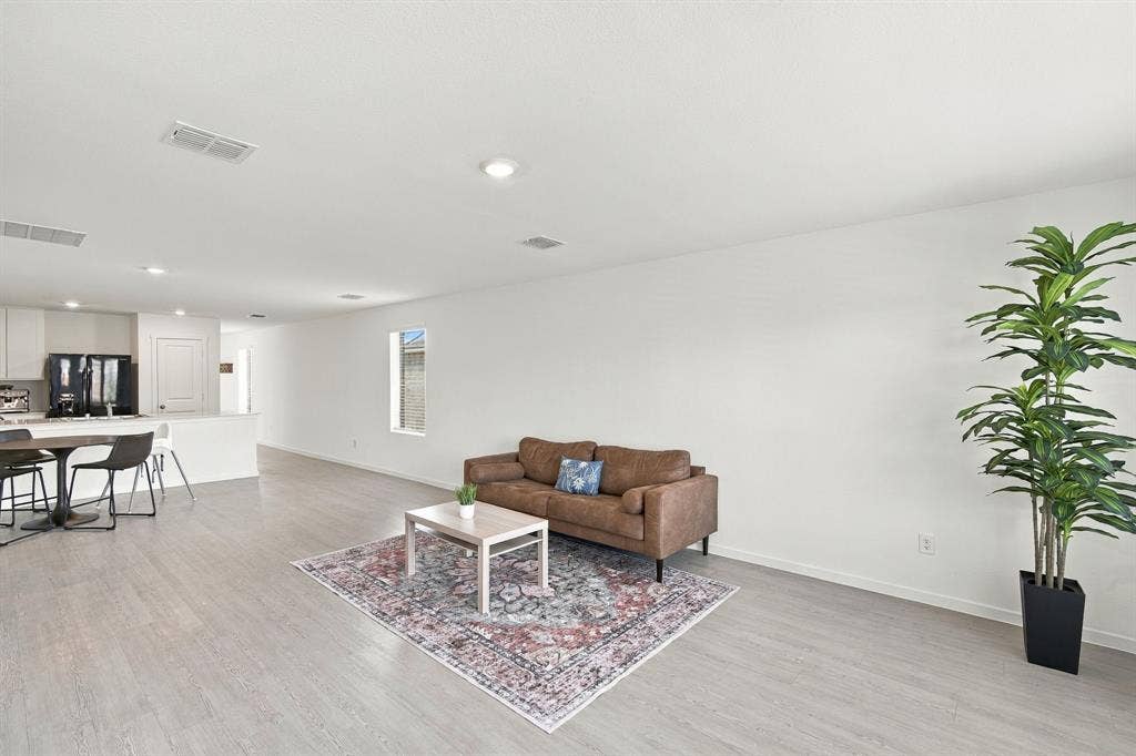 2052 Shady Oaks Drive, Ennis, TX 75119