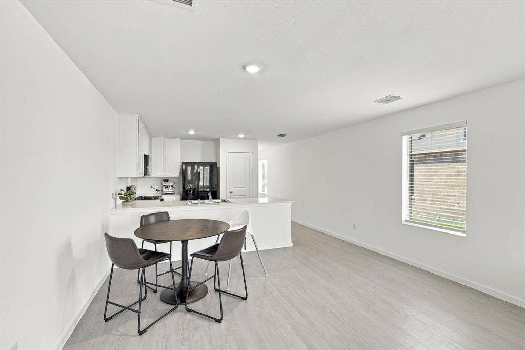 2052 Shady Oaks Drive, Ennis, TX 75119
