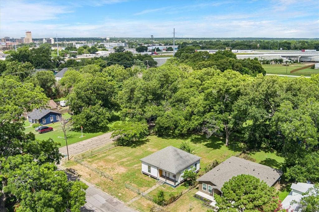 1000 & 1002 E Calhoun Avenue, Waco, TX 76704