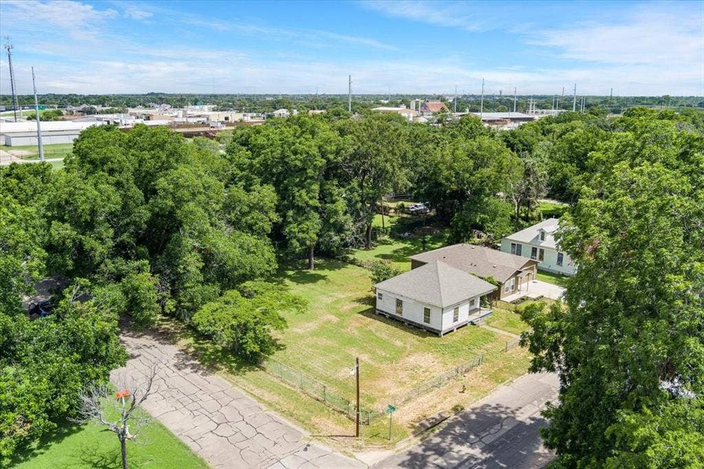 1000 & 1002 E Calhoun Avenue, Waco, TX 76704