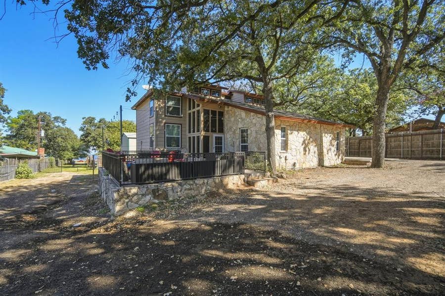 Property photo for 6580 Wells Burnett Road, Fort Worth, TX