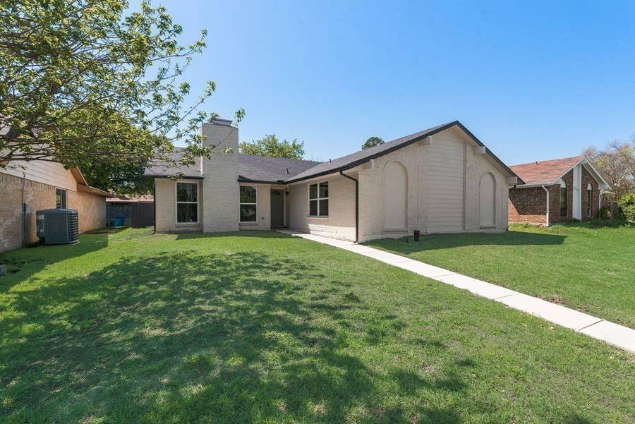Property photo for 1656 Glenhill Lane, Lewisville, TX