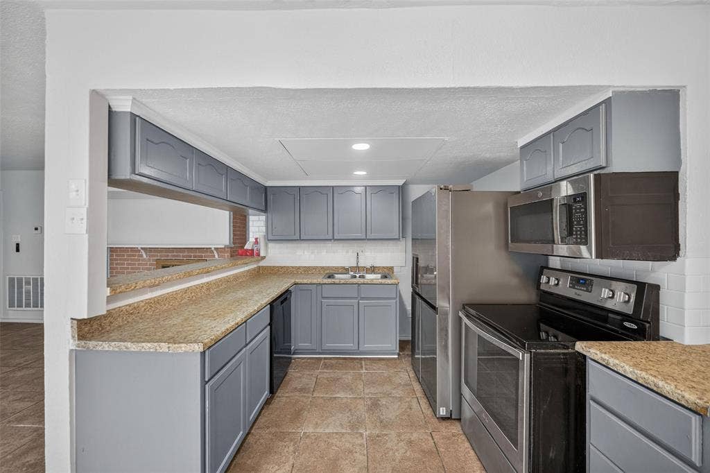 3205 Galaxie Drive, Garland, TX 75044 3205 Galaxie Drive, Garland, TX 75044