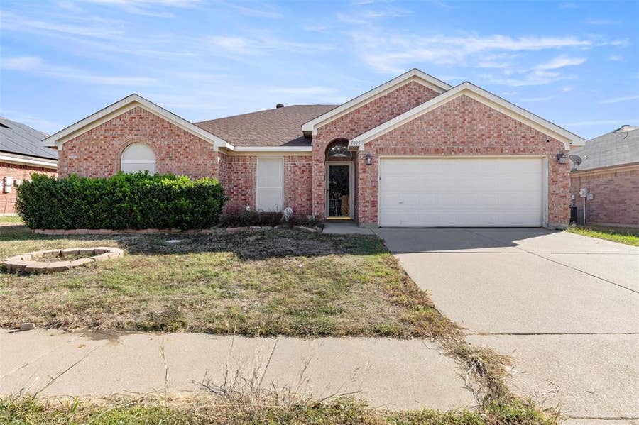 Property photo for 7009 Raven Meadow Drive, Arlington, TX