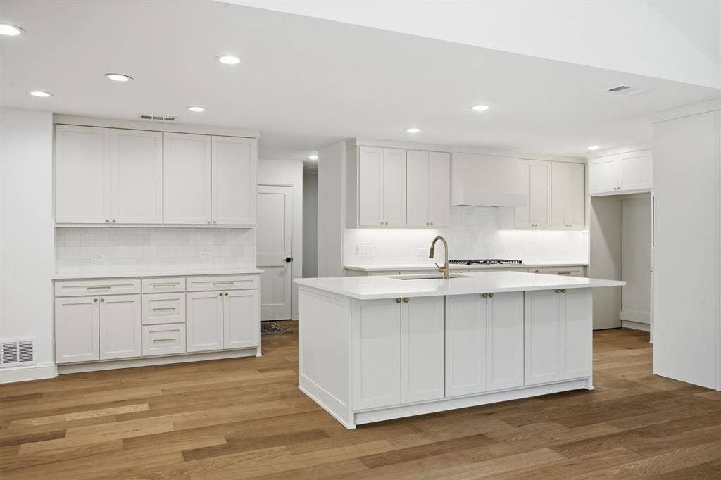 6978 Pemberton Drive, Dallas, TX 75230 6978 Pemberton Drive, Dallas, TX 75230