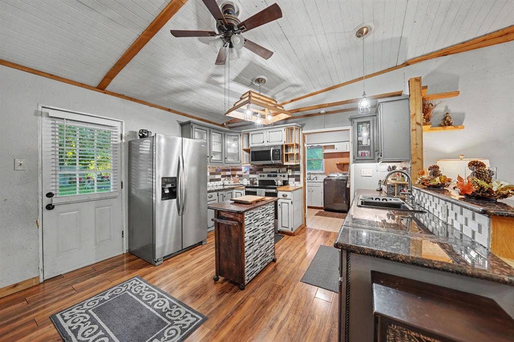 2415 Fannin Street, Greenville, TX 75401 2415 Fannin Street, Greenville, TX 75401