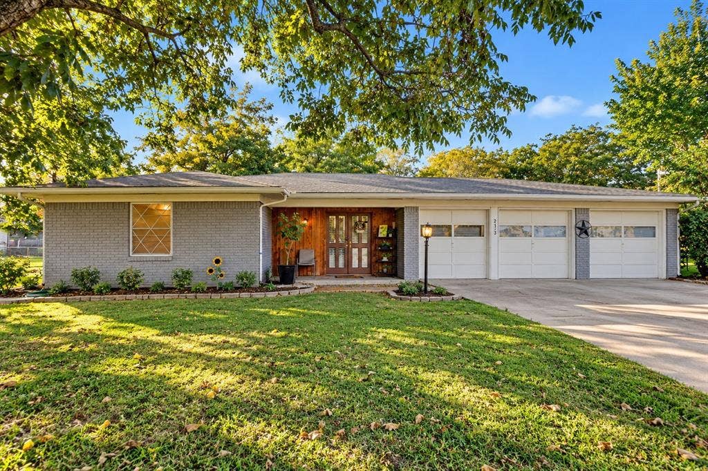 2415 Fannin Street, Greenville, TX 75401 Virtually edited.