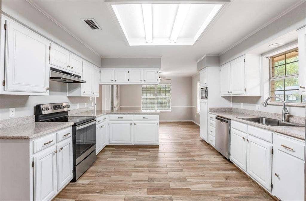3906 Cimmaron Trail, De Cordova, TX 76049