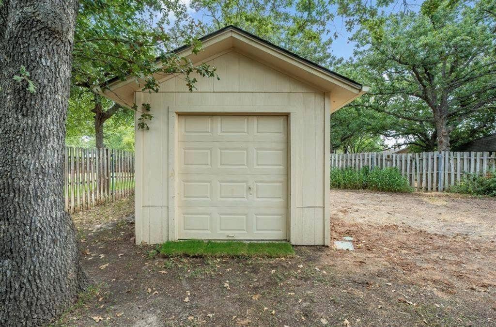 3906 Cimmaron Trail, De Cordova, TX 76049