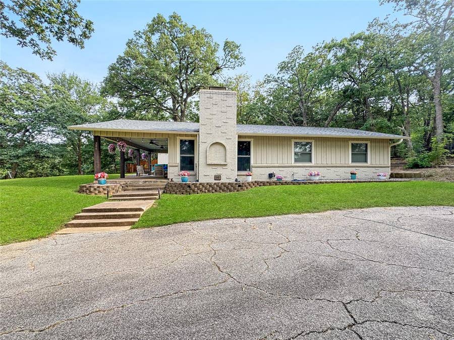 Property photo for 286 Lakewood Lane, Pottsboro, TX