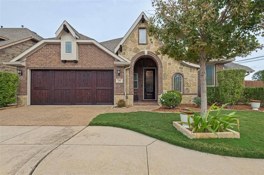 Property photo for 100 Yellow Rose Trail, Euless, TX