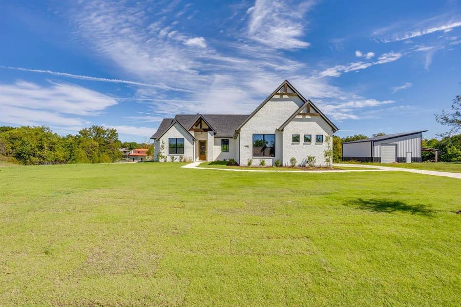 Property photo for 1090 Northern Way, Waxahachie, TX