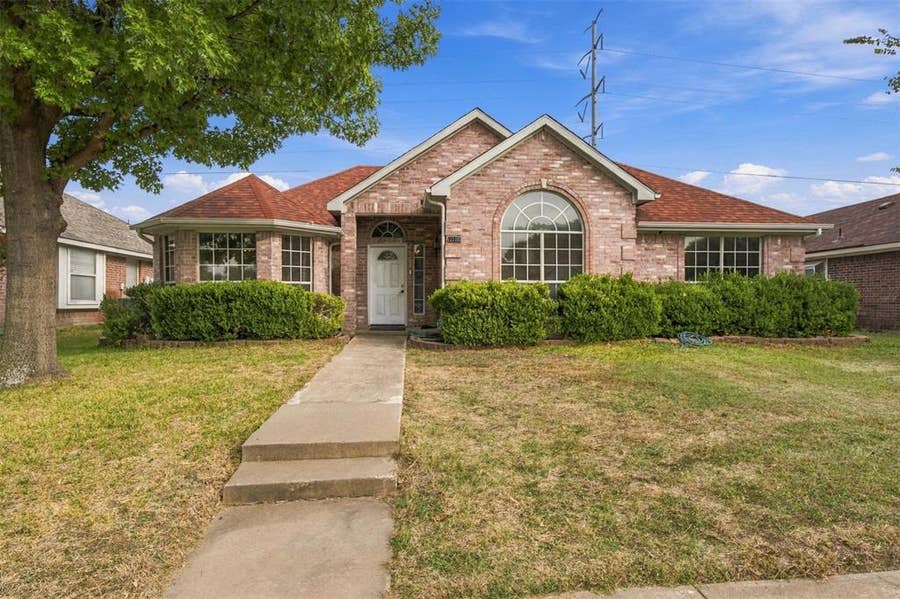 Property photo for 2710 Kingswood Drive, Garland, TX