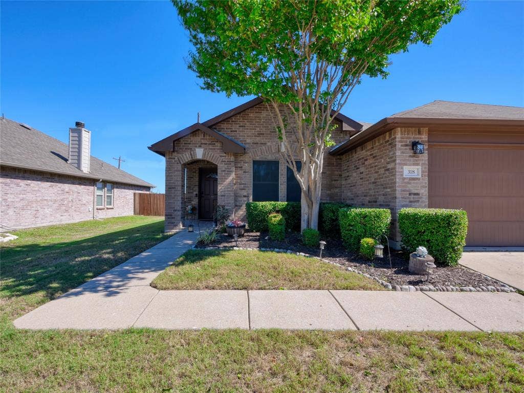 318 Laurel Ln