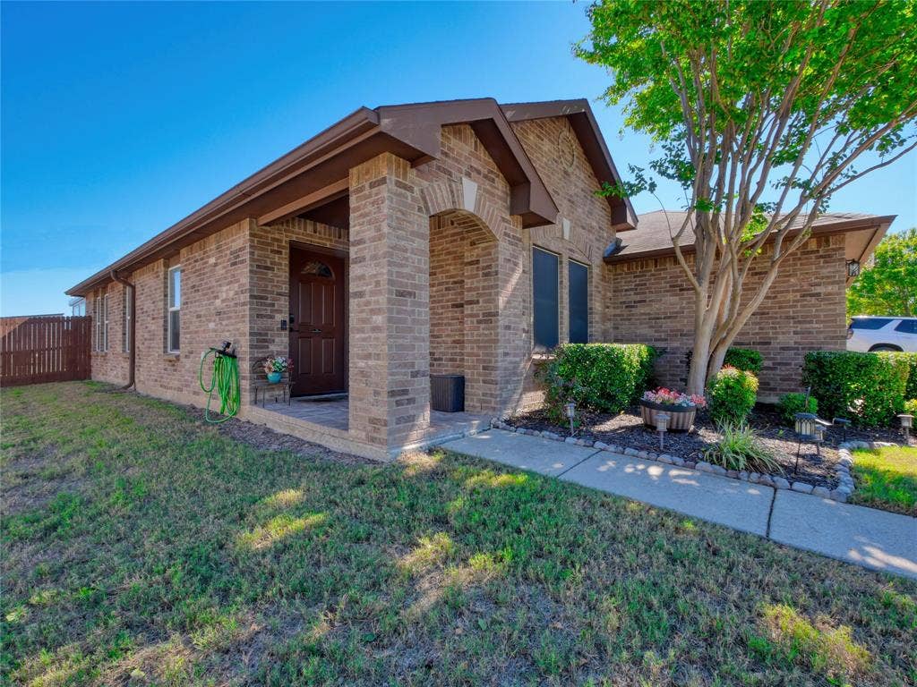 318 Laurel Ln