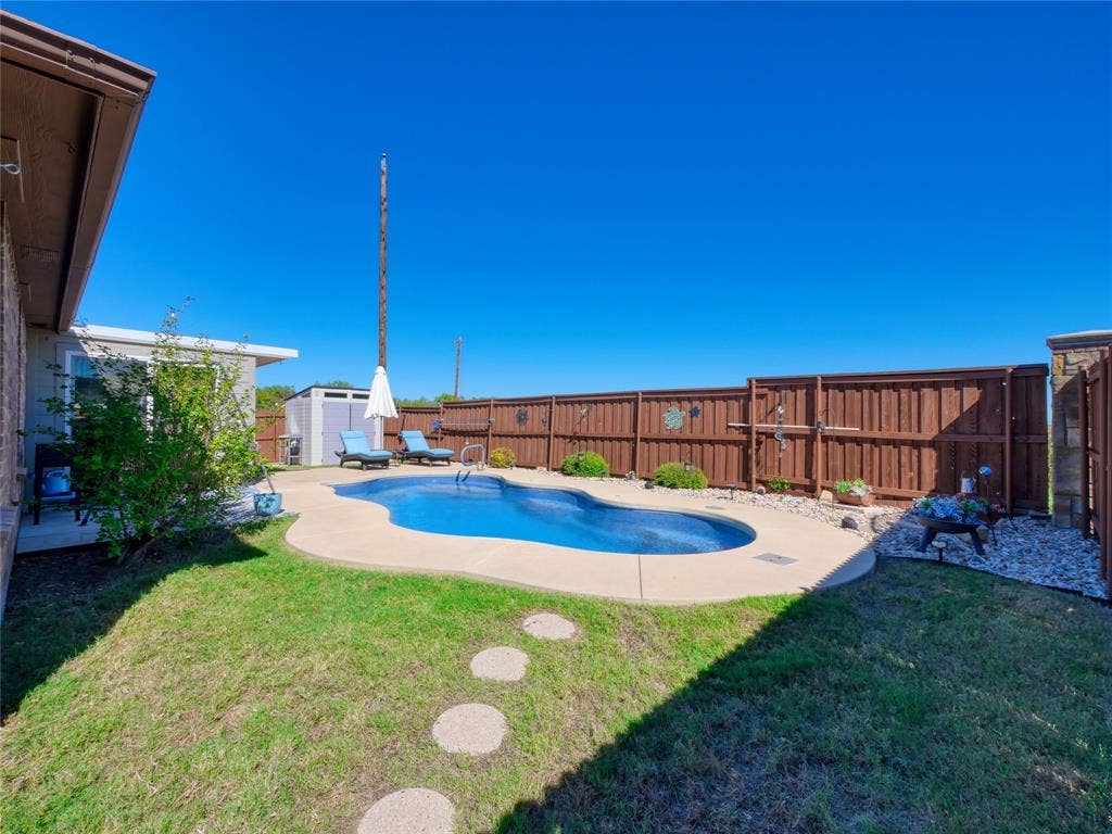 318 Laurel Lane, Fate, TX 75087