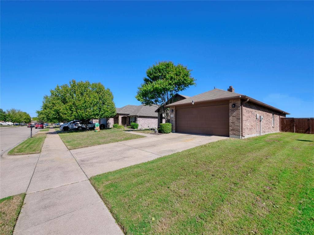 318 Laurel Ln