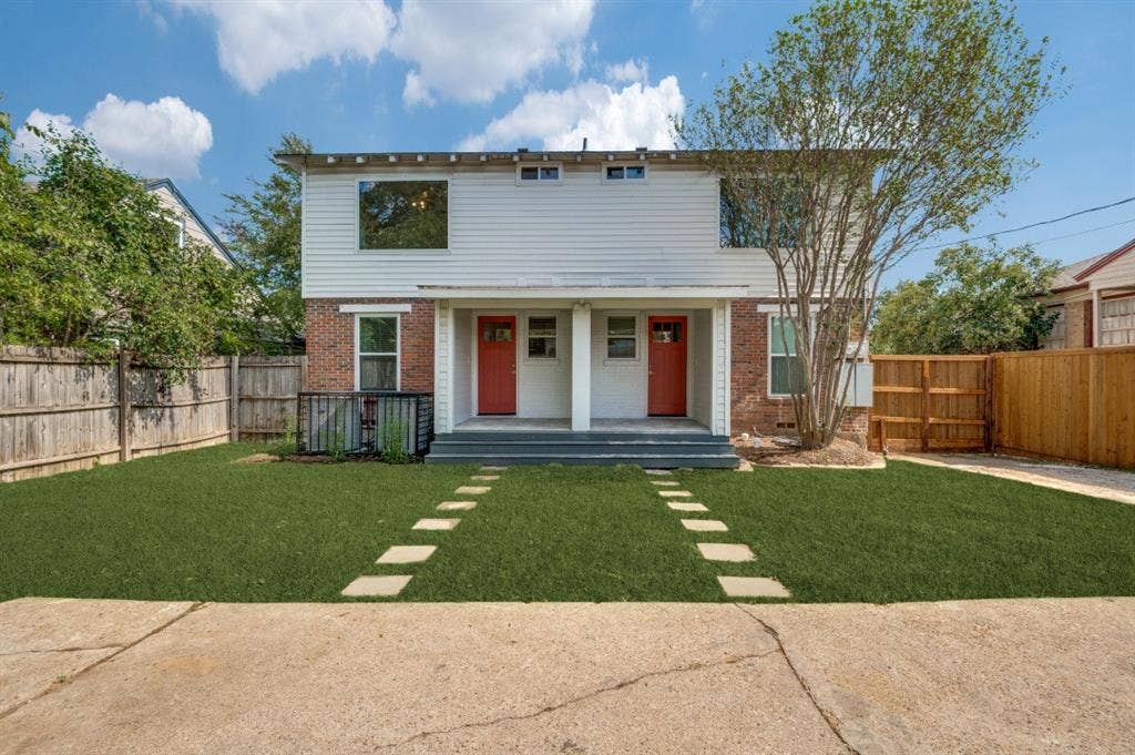 309 N Montreal Avenue, Dallas, TX 75208 309 N Montreal Avenue, Dallas, TX 75208