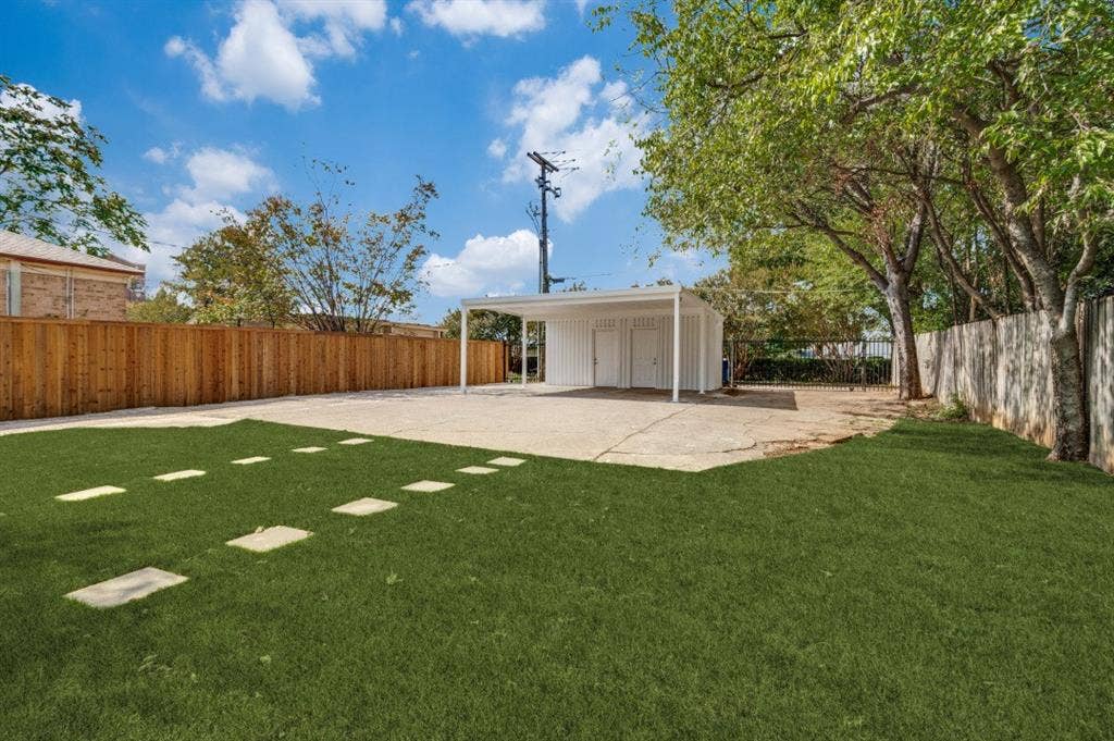 309 N Montreal Avenue, Dallas, TX 75208 309 N Montreal Avenue, Dallas, TX 75208