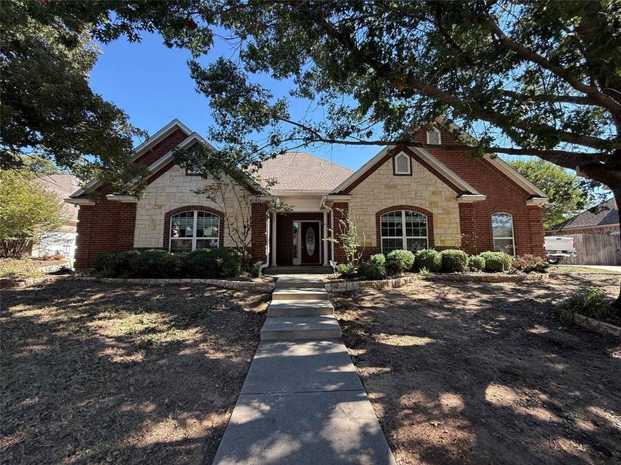Property photo for 1605 Thousand Oaks Drive, Decatur, TX