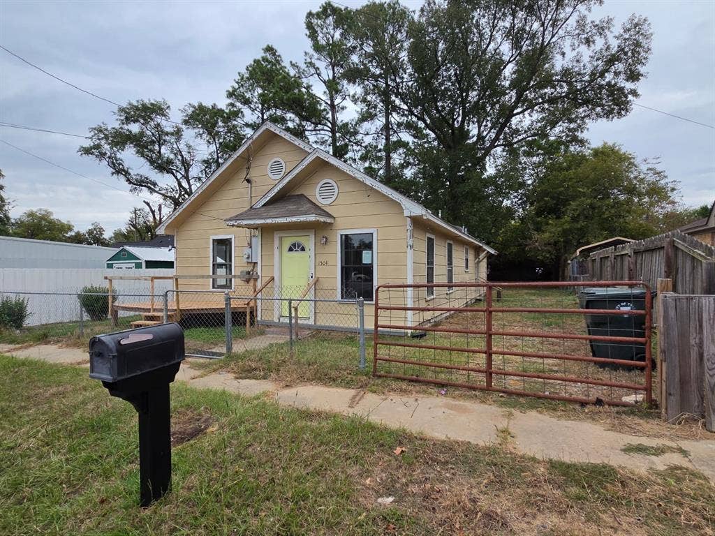 1504 S Kennedy Avenue, Tyler, TX 75701 1504 S Kennedy Avenue, Tyler, TX 75701