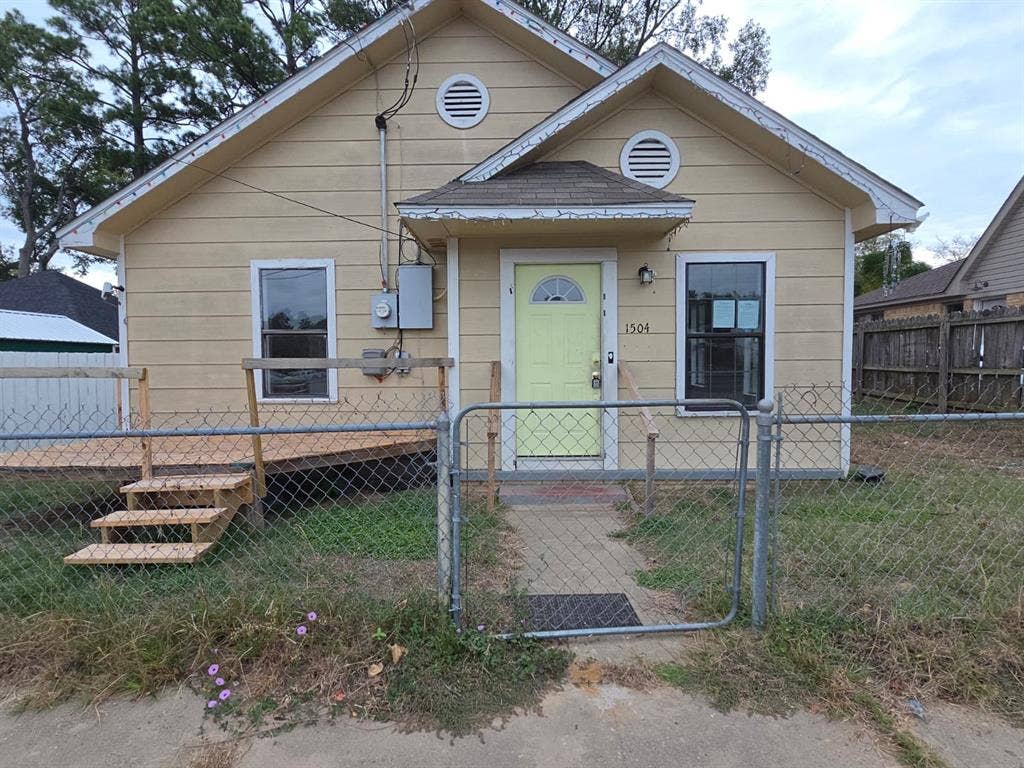 1504 S Kennedy Avenue, Tyler, TX 75701 1504 S Kennedy Avenue, Tyler, TX 75701