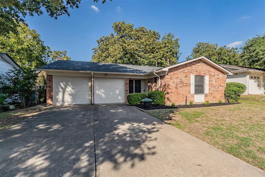 Property photo for 1905 Juanita Drive, Arlington, TX