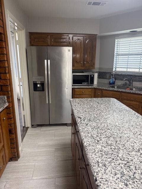141 S Beltwoods Drive, DeSoto, TX 75115 141 S Beltwoods Drive, DeSoto, TX 75115