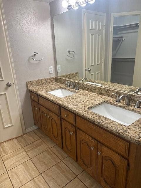 141 S Beltwoods Drive, DeSoto, TX 75115 141 S Beltwoods Drive, DeSoto, TX 75115