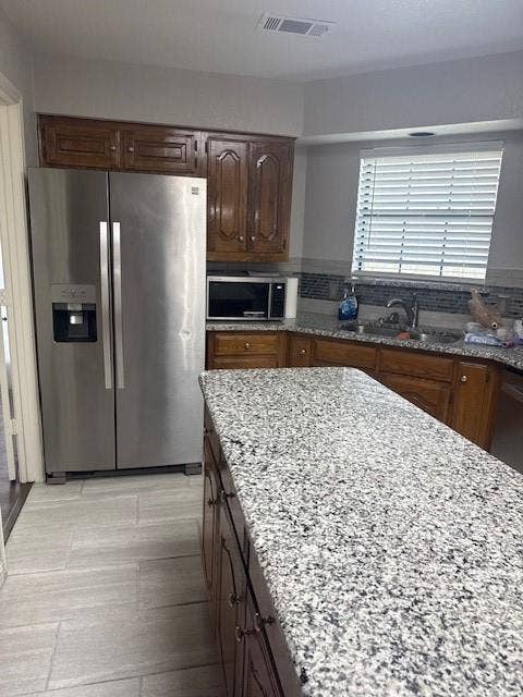 141 S Beltwoods Drive, DeSoto, TX 75115 141 S Beltwoods Drive, DeSoto, TX 75115