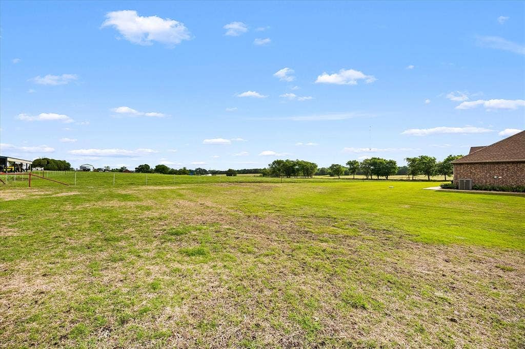 331 Mcclendon Road, Lavon, TX 75166