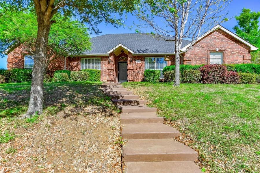 Property photo for 2217 Wren Lane, Lewisville, TX